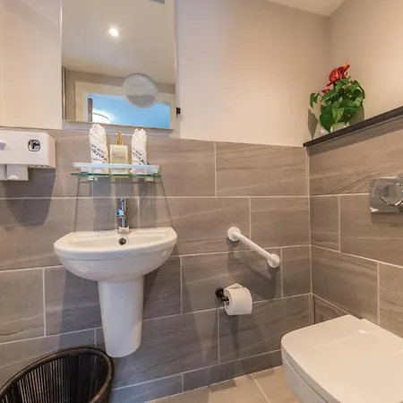 The Old Stamp House Apartment- Three En-Suite Bedrooms Central Village Location Ambleside Exterior photo