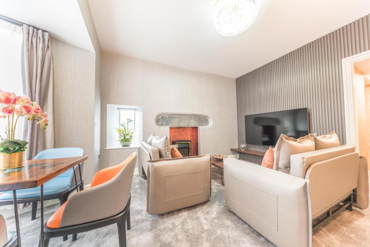The Old Stamp House Apartment- Three En-suite Bedrooms Village Location * Ambleside