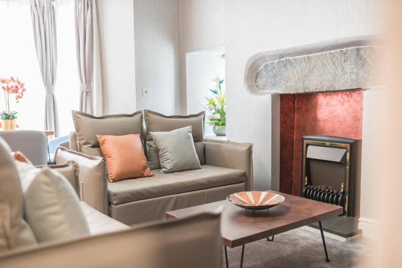 The Old Stamp House Apartment- Three En-suite Bedrooms Village Location *