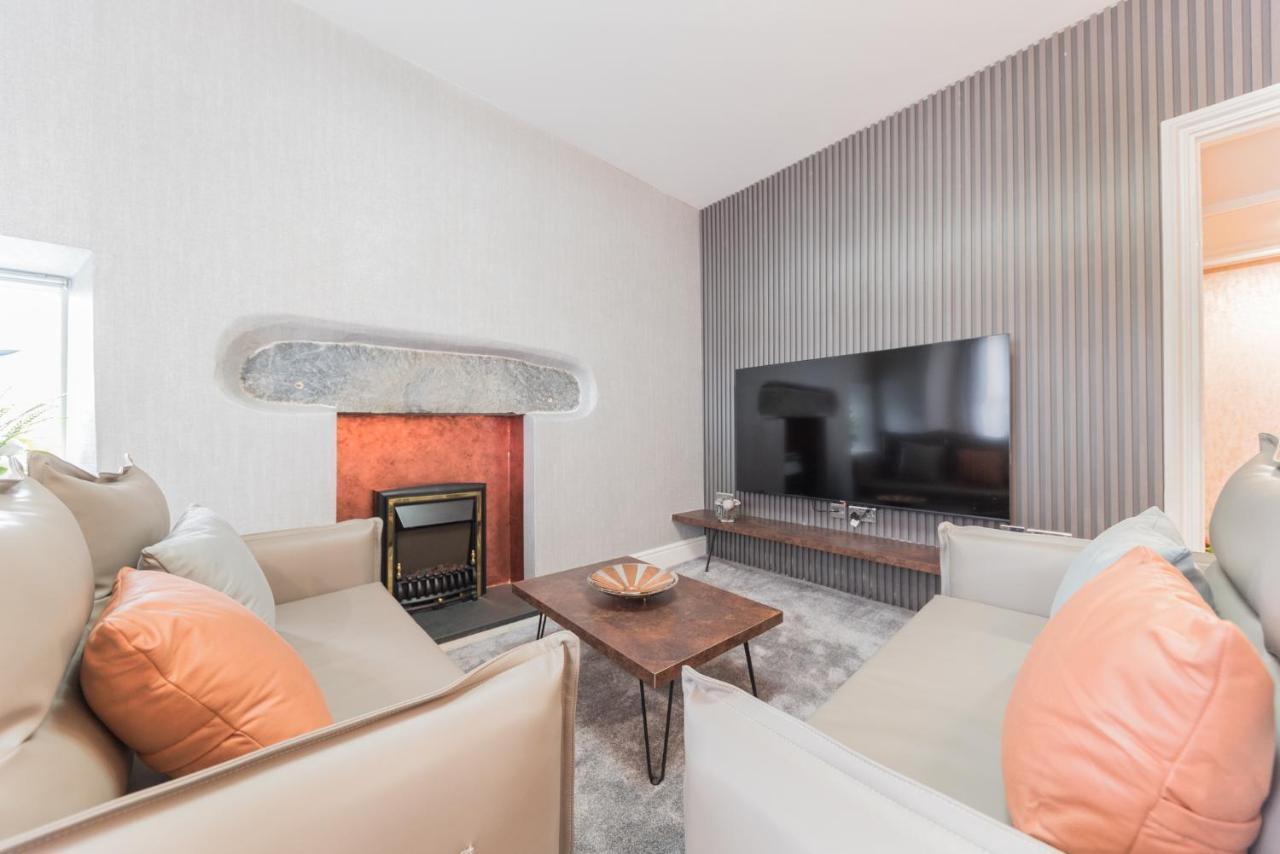 The Old Stamp House Apartment- Three En-suite Bedrooms Village Location * Ambleside