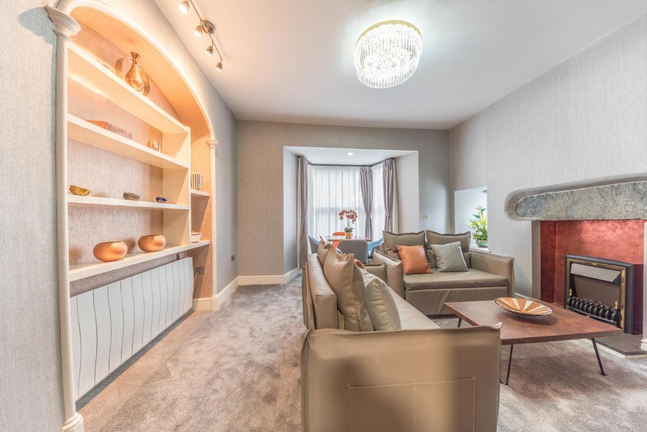 The Old Stamp House Apartment- Three En-suite Bedrooms Village Location *