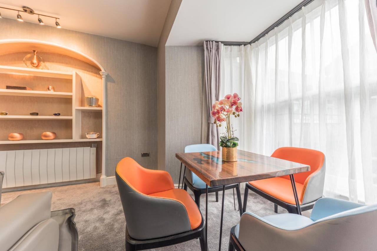 The Old Stamp House Apartment- Three En-suite Bedrooms Village Location