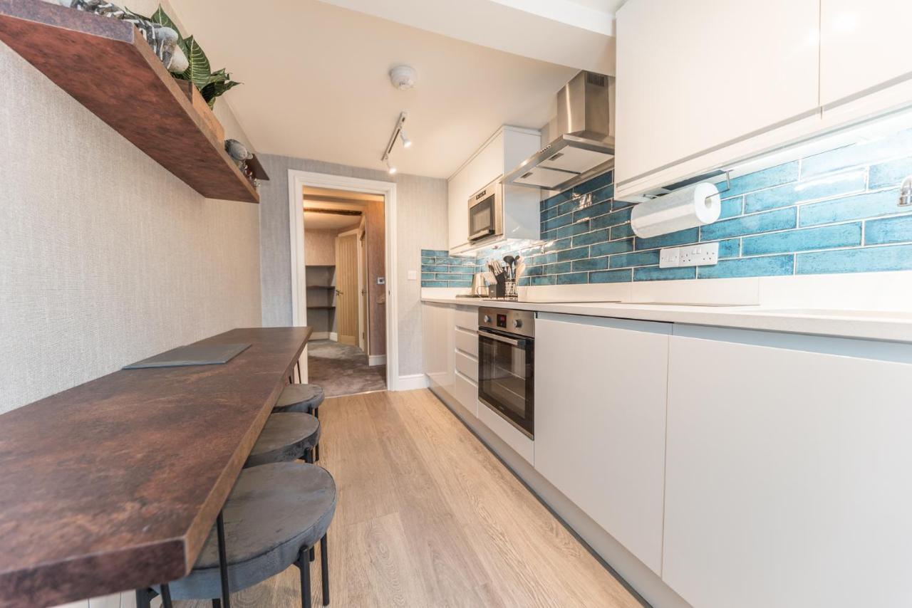 Apartment The Old Stamp House Apartment- Three En-suite Bedrooms Village Location *