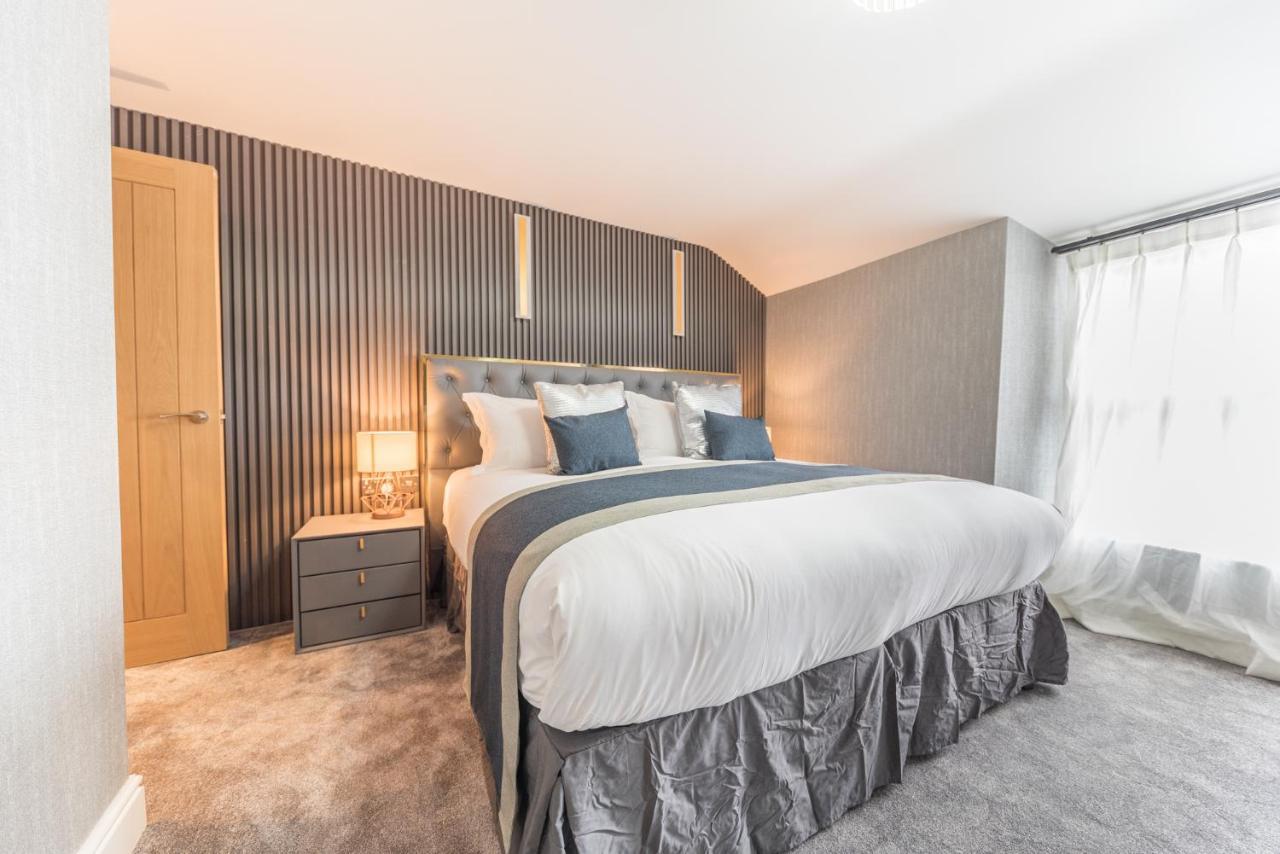 The Old Stamp House Apartment- Three En-suite Bedrooms Village Location