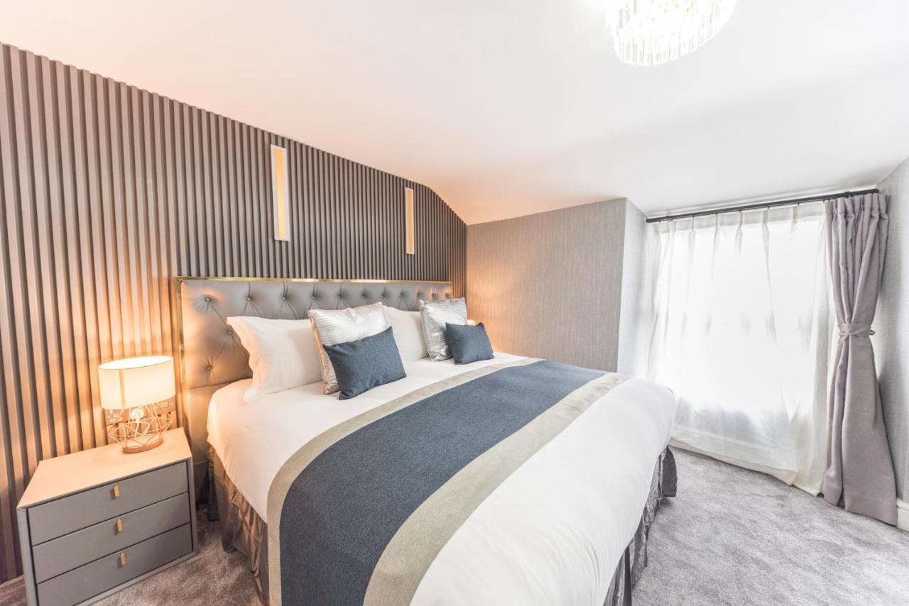 The Old Stamp House Apartment- Three En-suite Bedrooms Village Location Apartment