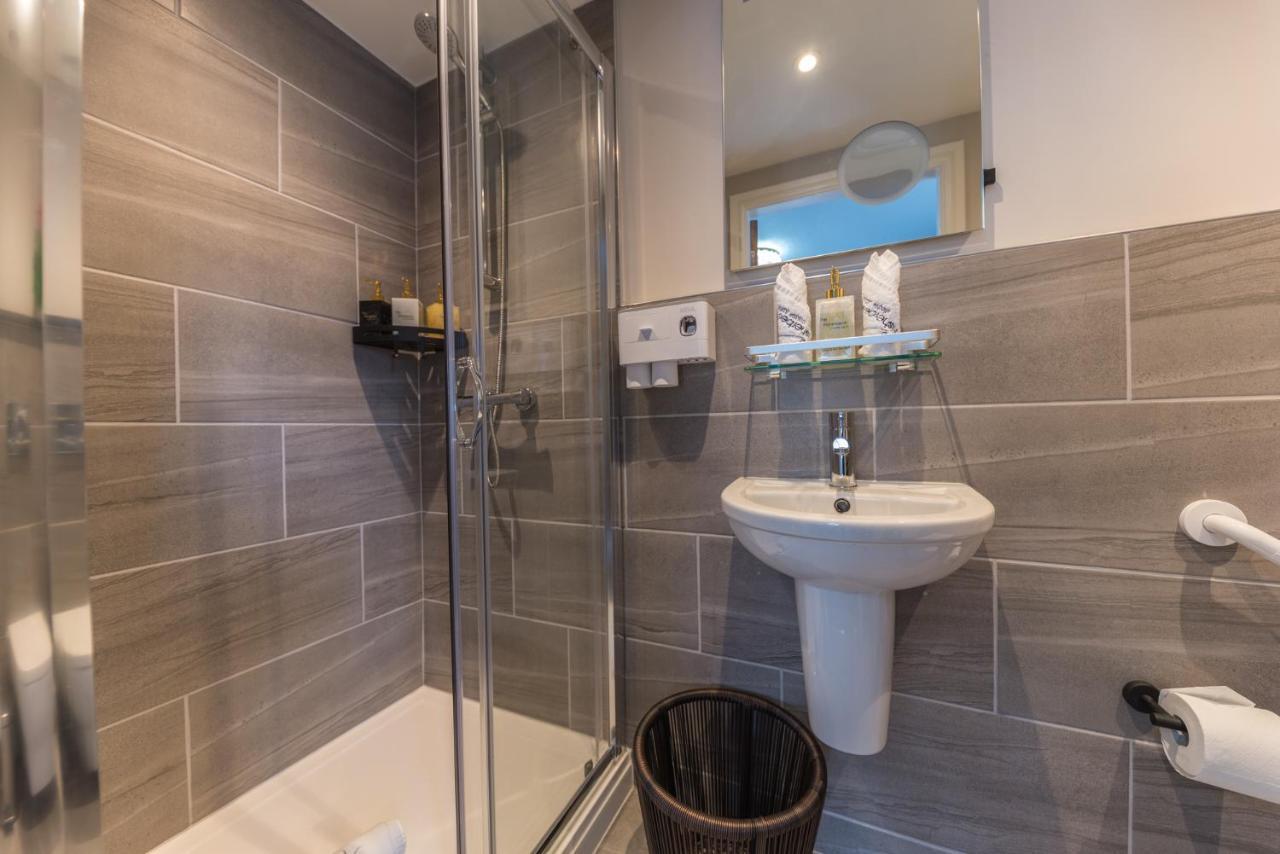 The Old Stamp House Apartment- Three En-suite Bedrooms Village Location *