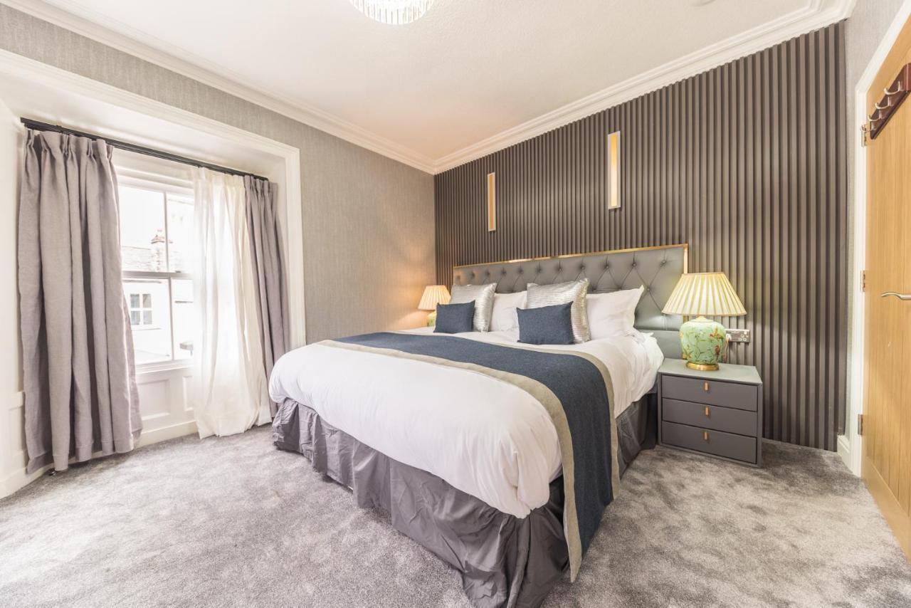 The Old Stamp House Apartment- Three En-suite Bedrooms Village Location
