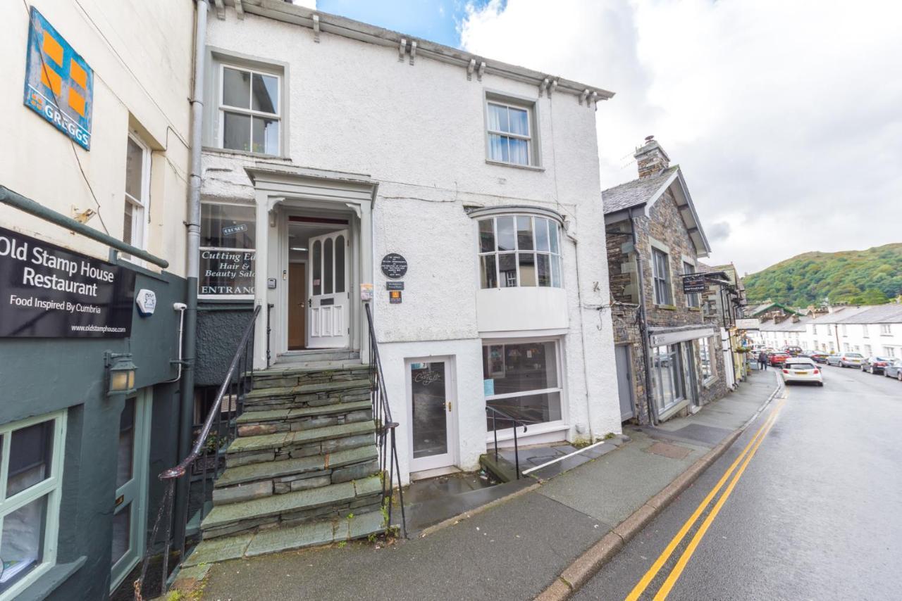 The Old Stamp House Apartment- Three En-suite Bedrooms Village Location Apartment *